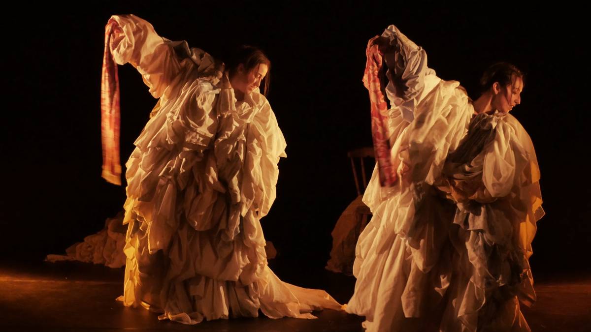 'Txatxara', garbitokietako emakumeen lana eta zama aireratzeko obra