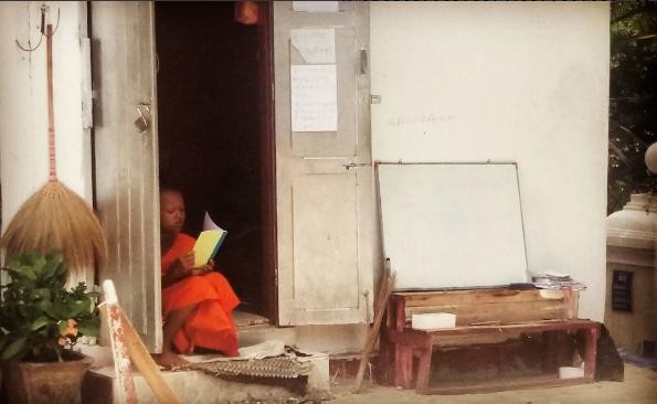 Otoitz ordua. Laos
