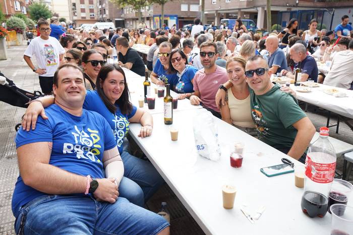 Ehunka lagun bildu ditu Lati 32 1758394287464