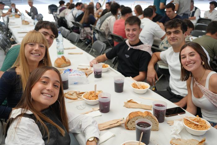 Euskal Jaiak Aldai plaza har 10 1759004273428