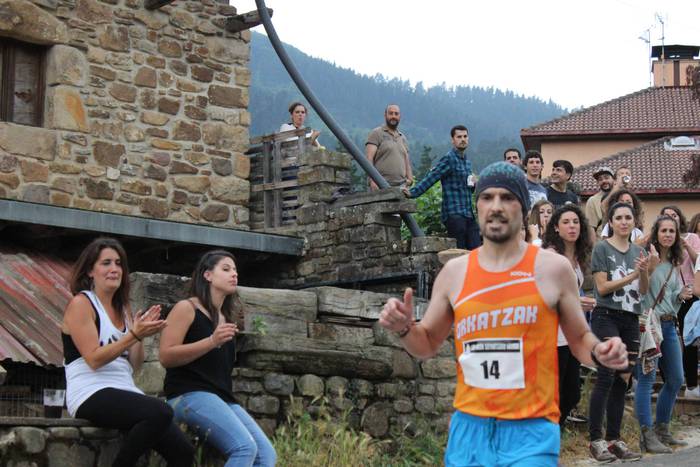 Auzoko mendiak zeharkatu zit 44 1498471018723