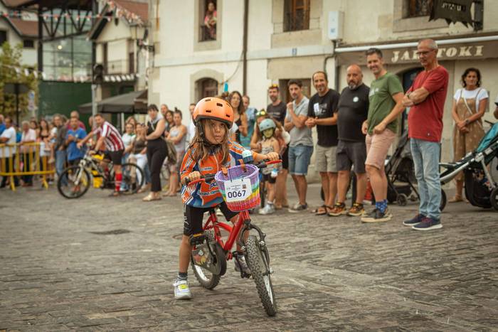 Bizikletak irudimenez jantzi 15 1757325670901