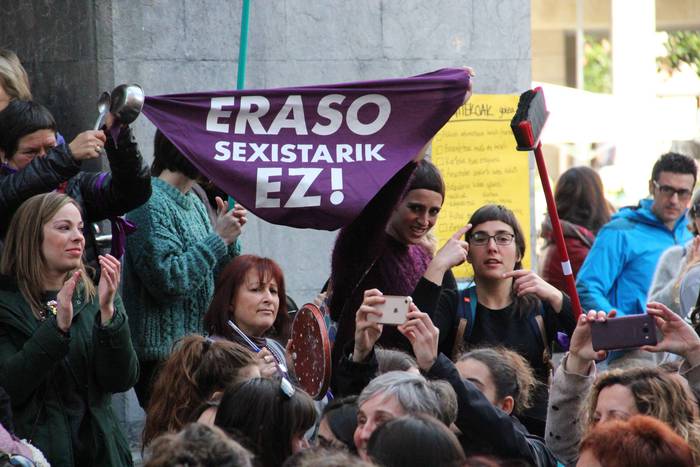 Greba feministaren goizeko t 42 1520512216806