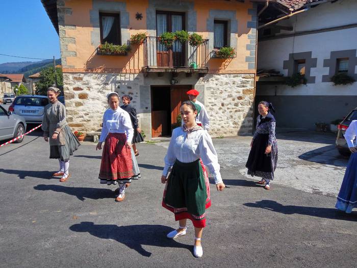 Auzokide ugarik hartu zuten  27 1506366392929