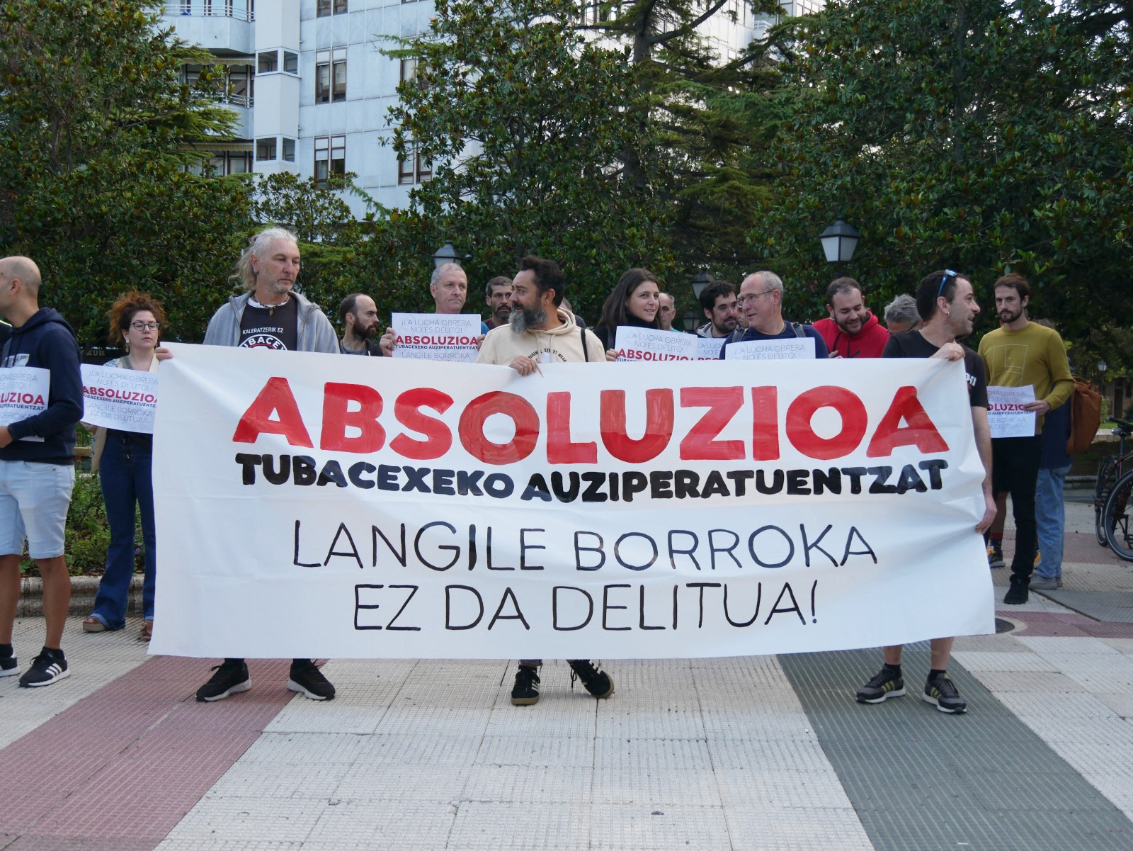 Kartzelan sartzeko arriskutik kanpo daude Tubacexeko gazte auziperatuak