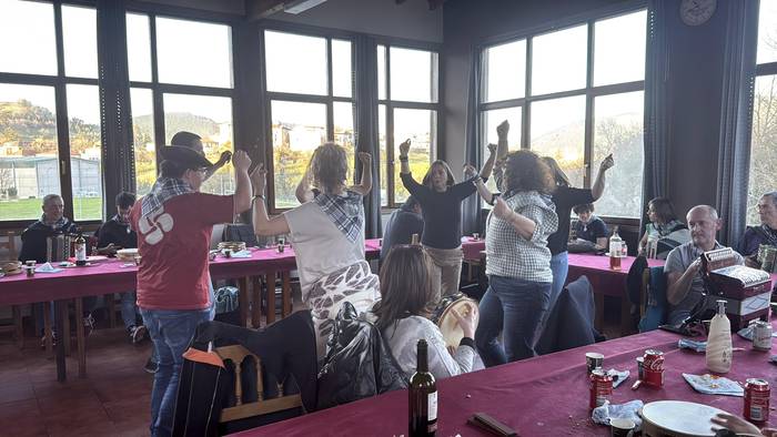 Trikitilari eta panderojole  18 1771781952508