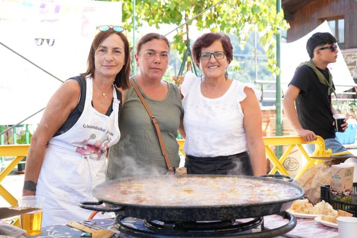 Paella txapelketarekin eta K 2 1755976594123