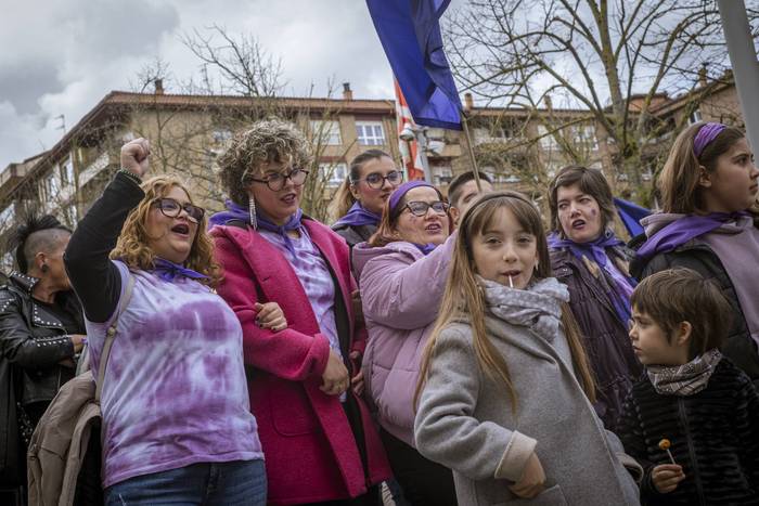 Feminismotik beste mundu bat 33 1772998228291