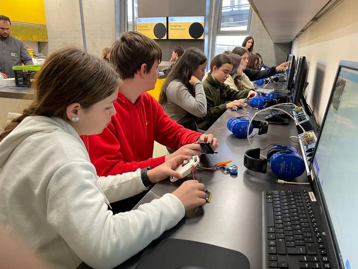 Osteguna zientzian buru-bela 14 1776973426641