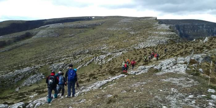 Aldapan gora agurtu dute Men 4 1514875665918