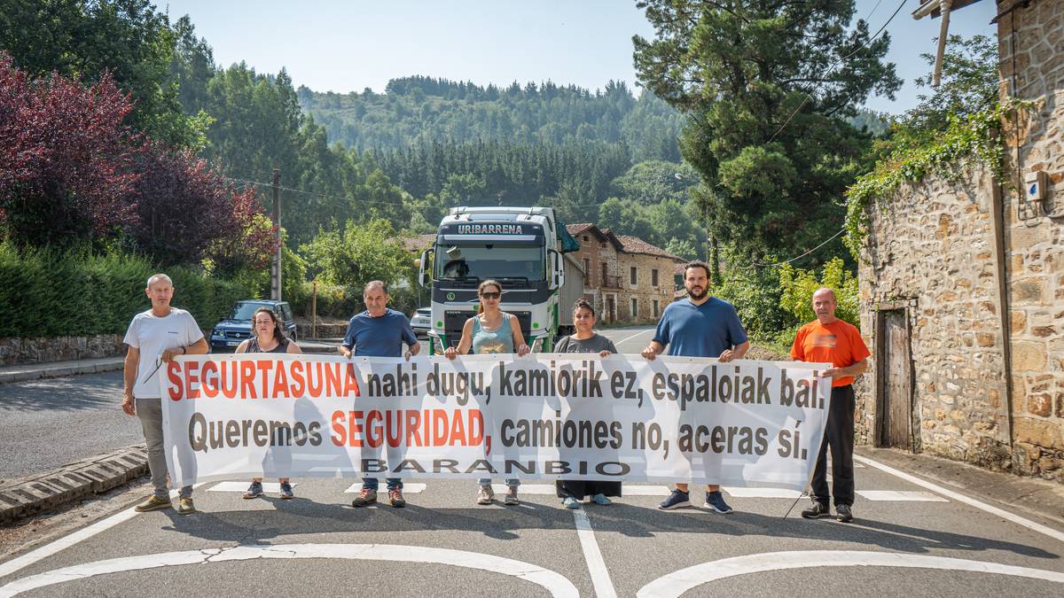AP-68 autobidearen doakotasuna eskatu dute Baranbioko bizilagunek, trafiko astunak herria zeharkatu ez dezan