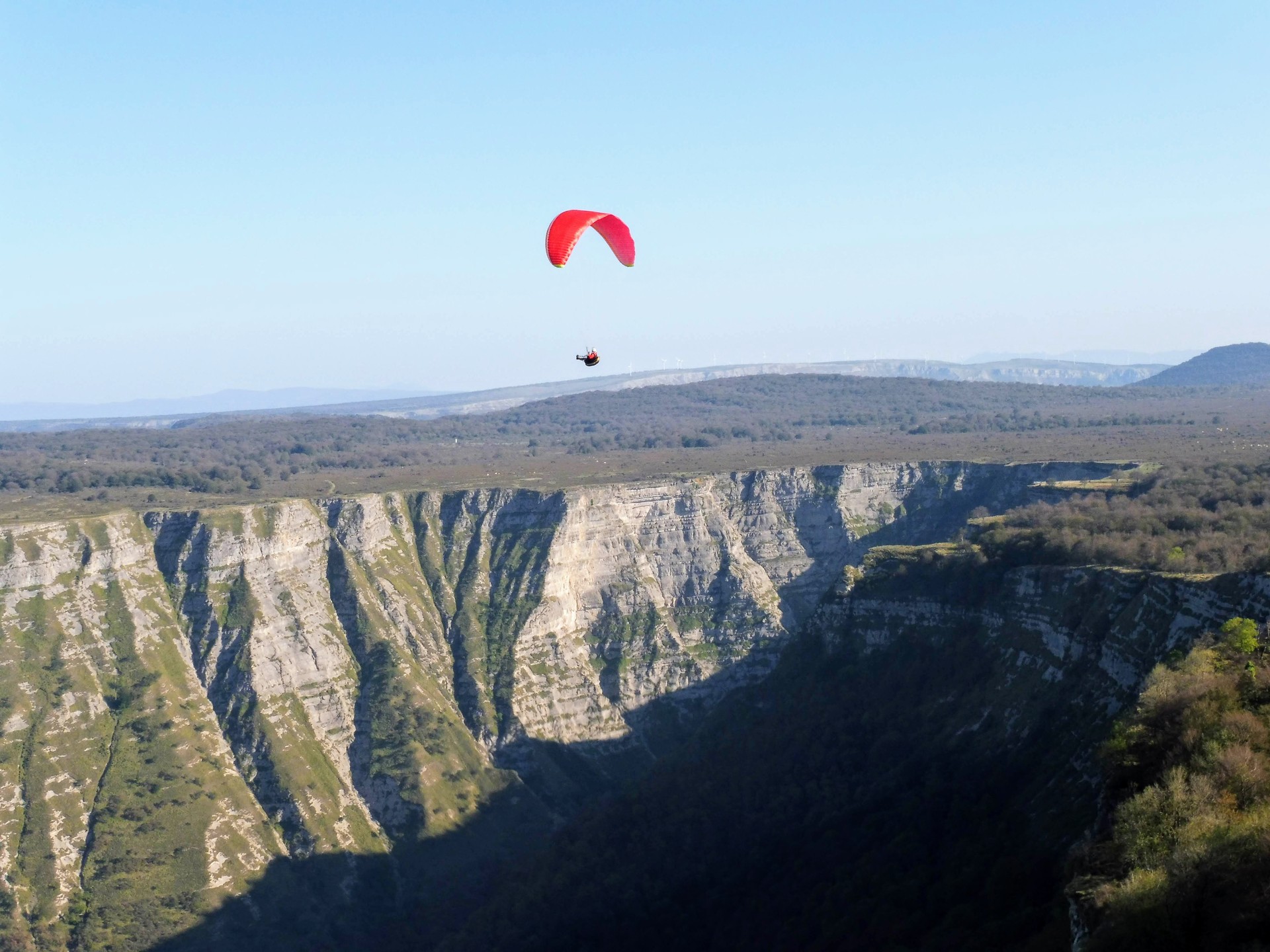 Aiaraldea zeharkatuko du Euskadiko Parapente Txapelketak, “oinez eta hegan”