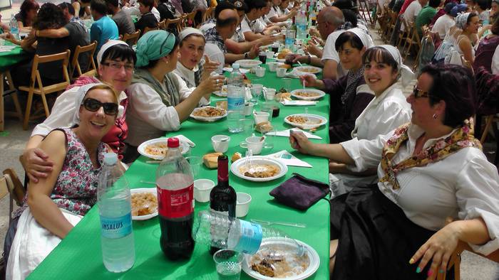 Dantza taldeak taldeak izan  158 1496056054133