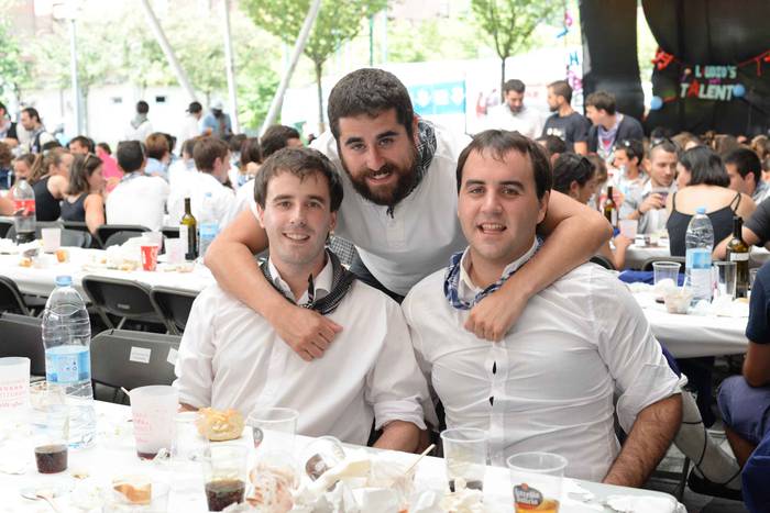 Aldai plaza txiki geratu da  135 1503895113692