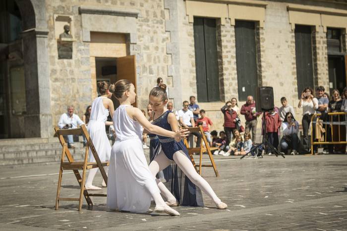 Dantzaz bete dute Amurrioko  53 1776607543187