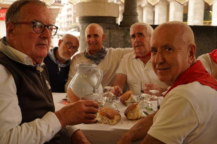 Ehunka kofrade bildu dira el 81 1756714163059