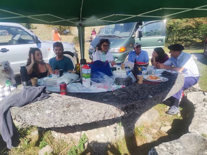 Aiaraldear ugari batu ziren  5 1757316258744