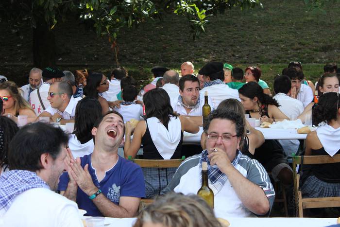 Sokatik tiraka itzuli dira j 43 1503500609087