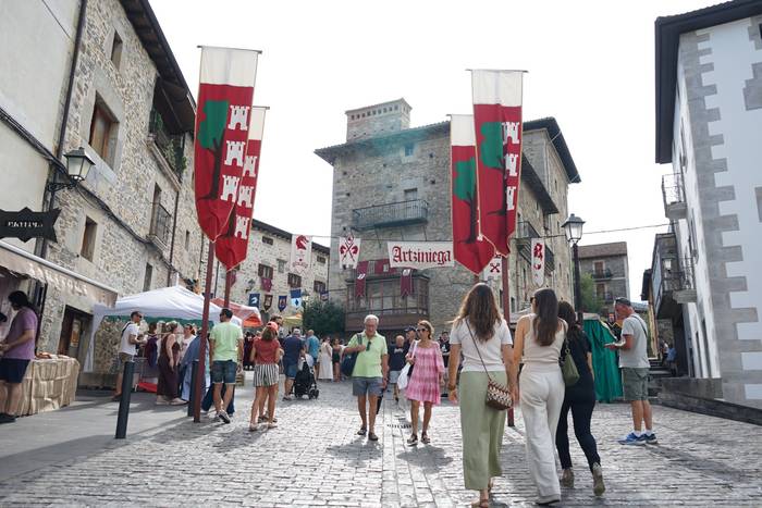 Jendez beteta itzuli da Artz 9 1758400027485