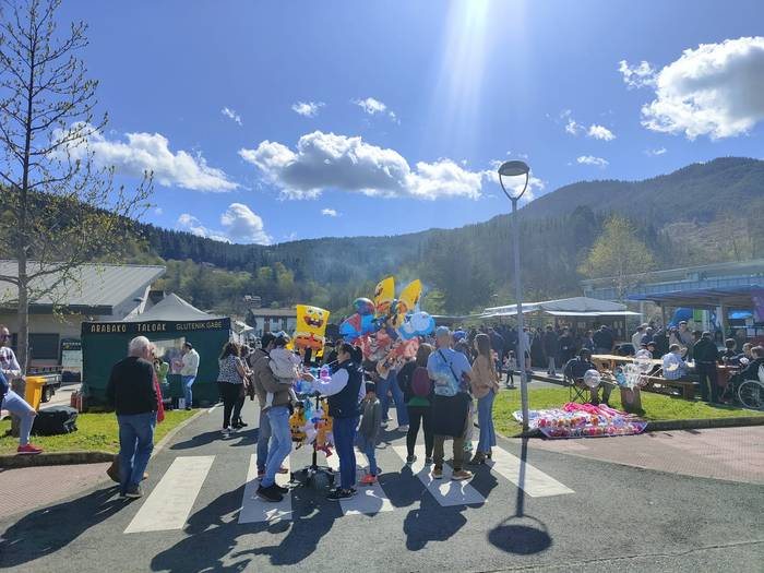 Baserri azoka ospatu dute Ok 4 1679833041770