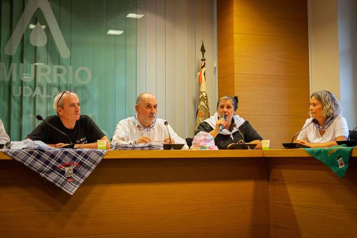 Lehertu da festa-giroa Amurr 17 1755025650857