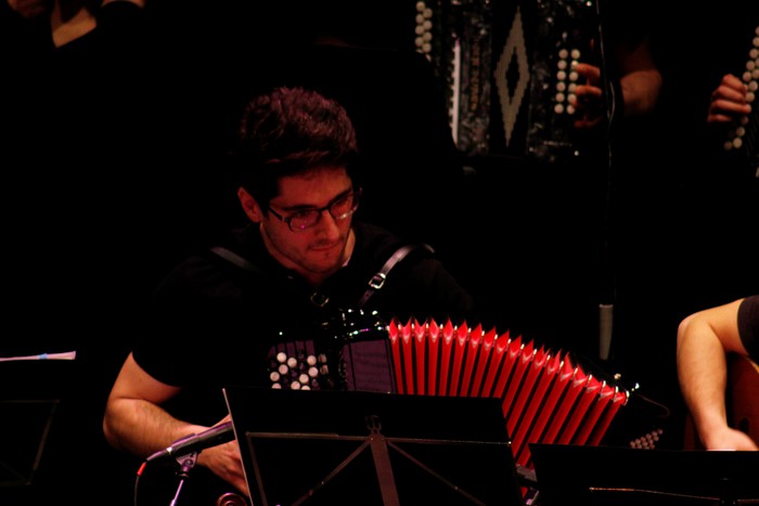 Eskualdeko ehundik gora dantzari eta musikarik koloreztatu zuten Amurrio Antzokiko oholtza - 35