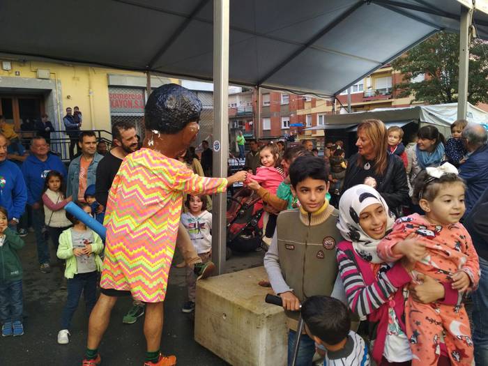 Inoiz baino jende gehiago bi 12 1505589934581