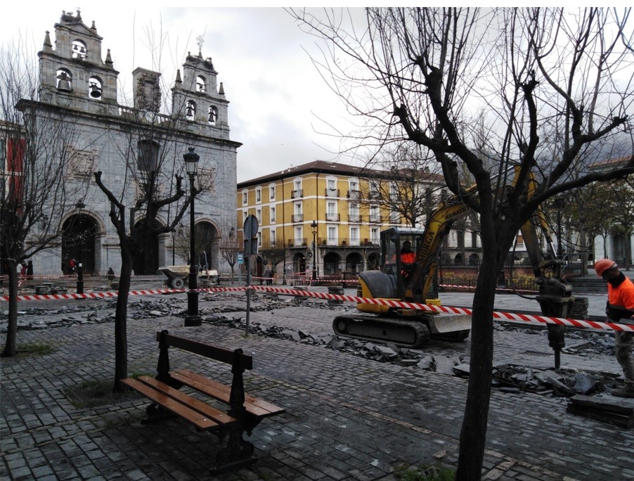 Norabide aldaketak Kale Barria, Burgos Kalea eta Kantarranas kaleetan eta trafiko mozketak Foru Plazako obrak direla eta