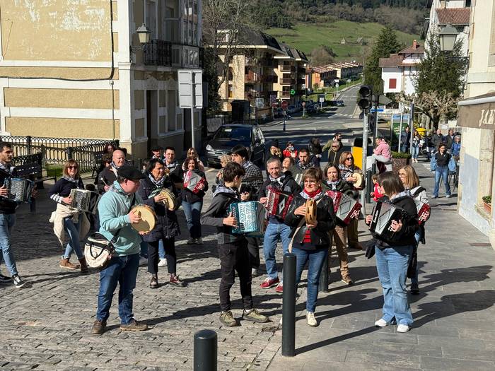 Trikitilari eta panderojole  5 1771781857826