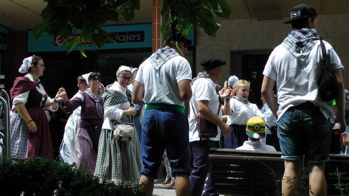 Dantza taldeak taldeak izan  79 1496053401988