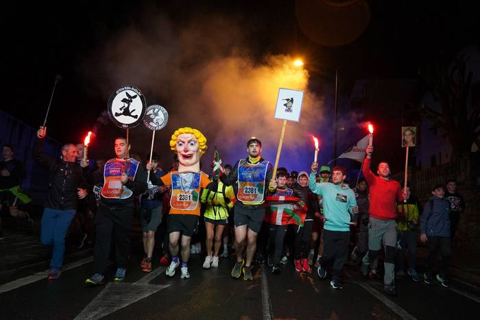 Aldarrikapenez eta pirotekni 77 1774615474584