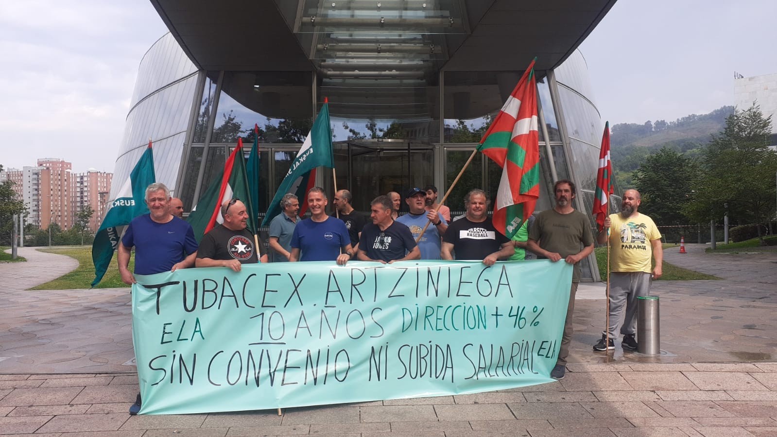 Tubacex Taylorreko langileak lanuzteekin hasi dira, hamar urtez hitzarmena berritu gabe egon ostean