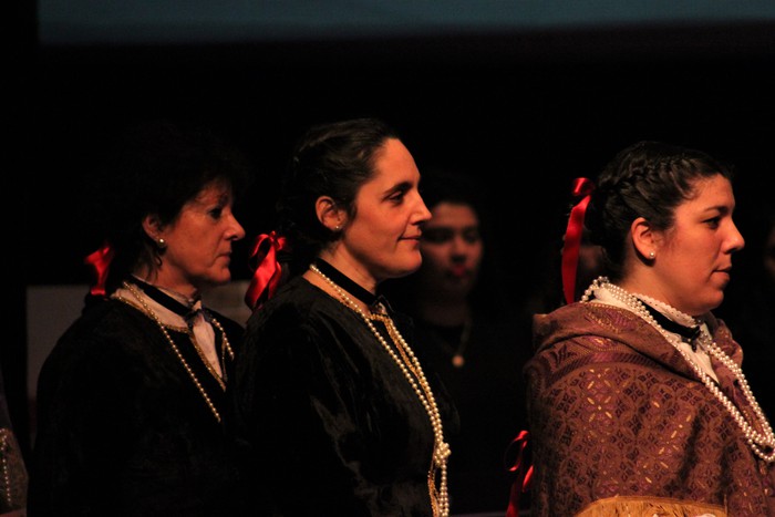 Eskualdeko ehundik gora dantzari eta musikarik koloreztatu zuten Amurrio Antzokiko oholtza - 115