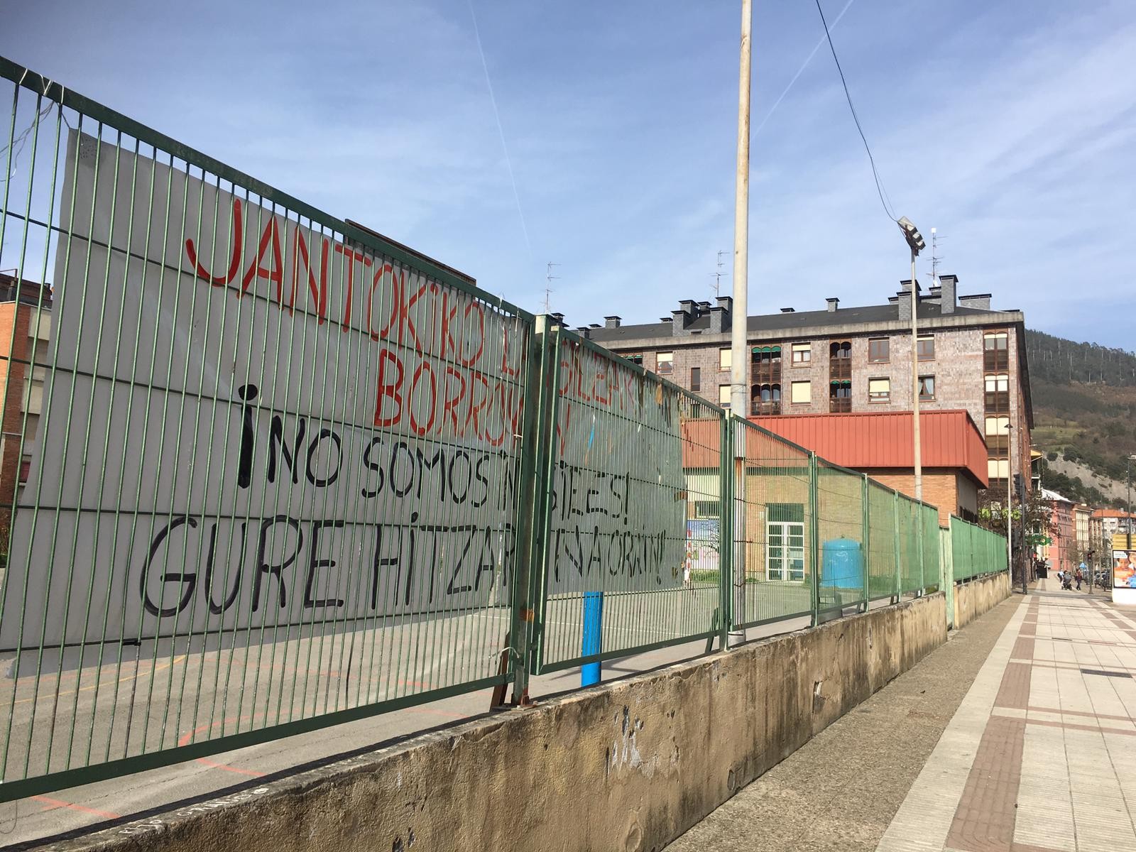 [IRITZIA] Hitzarmen berria eskola jantokietan