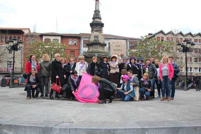 Dantzaren bidez aldarrikatu  21 1520777875369