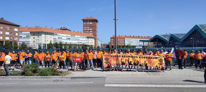 Tubos Reunidoseko lan gatazkan Eusko Jaurlaritzaren "gardentasun falta" eta "jarrera pasiboa" salatu dute sindikatuek azken bileraren ostean