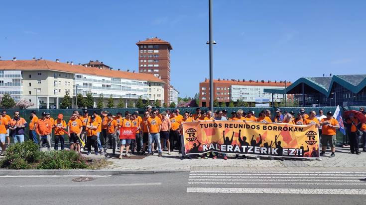 Tubos Reunidoseko lan gatazkan Eusko Jaurlaritzaren "gardentasun falta" eta "jarrera pasiboa" salatu dute sindikatuek azken bileraren ostean