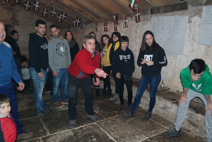 Pospoloek eta jendeak argitu 35 1516693721017