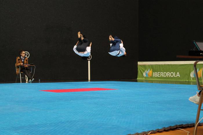 Urrezko bost domina lortu di 7 1519024094240