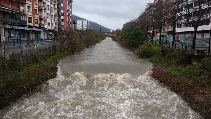 Euriteek alarma horiak eta laranjak piztu dituzte