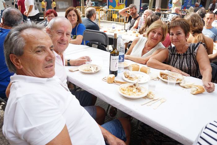 Ehunka lagun bildu ditu Lati 25 1758394281294