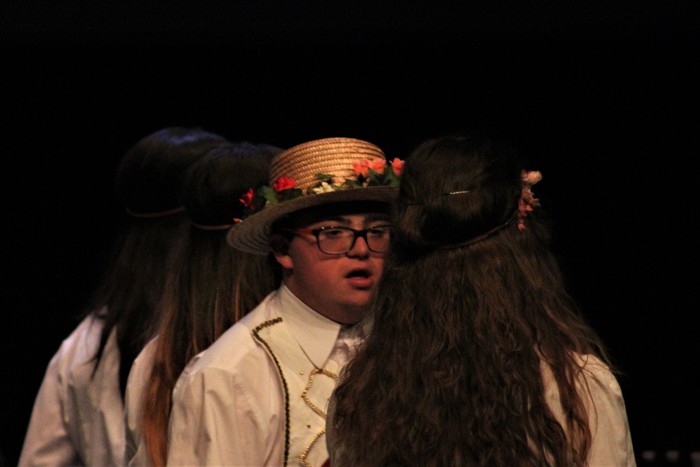 Eskualdeko ehundik gora dantzari eta musikarik koloreztatu zuten Amurrio Antzokiko oholtza - 106