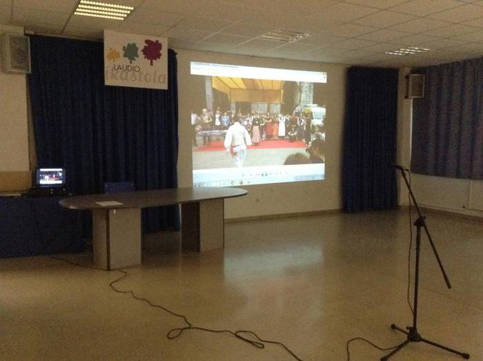 Euskararen Urrezko Makila bi 8 1487252153946