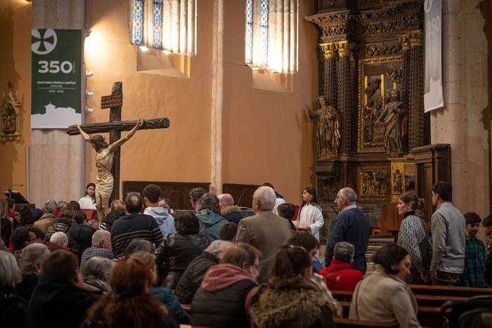 Gurutzetik jaitsi dute Urduñ 4 1775241149175