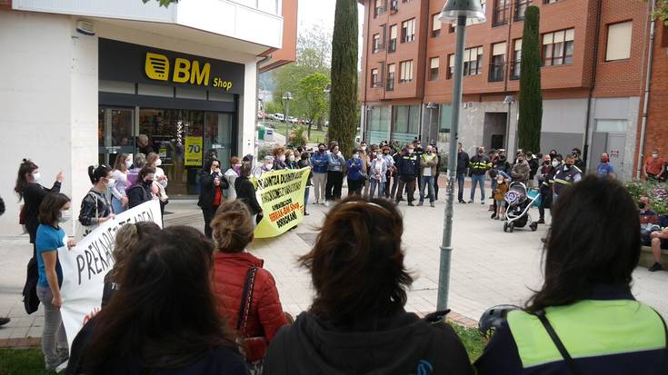 Babes zabala izan du Berriak-BM Shop-eko langileen lanuzteak