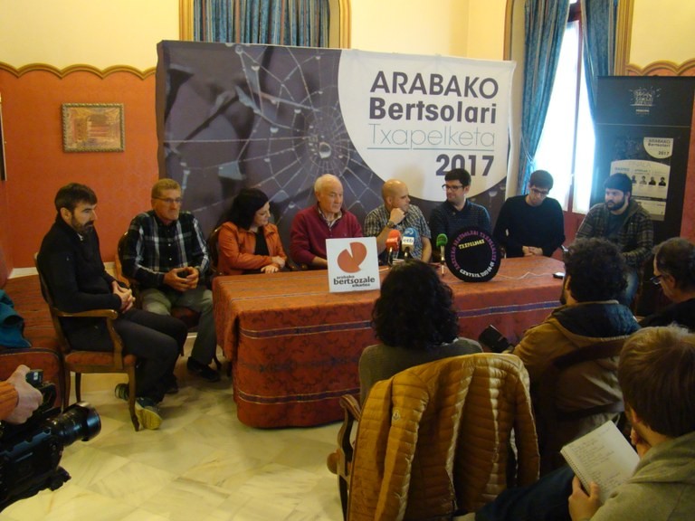 Karla Santistebanek jantziko dio txapela Arabako onenari