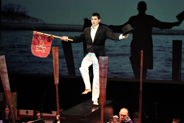 Eskualdeko ehundik gora dantzari eta musikarik koloreztatu zuten Amurrio Antzokiko oholtza - 67