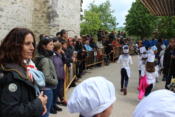 San Anton plazan egin dute u 5 1493305955836