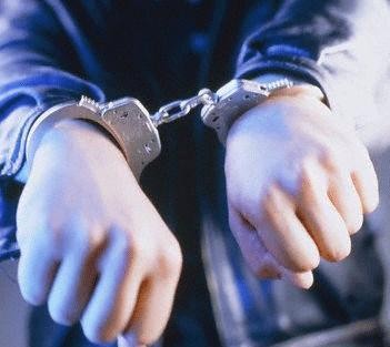 Ustez lapurretan ari ziren bi gazte atxilotu zituzten ostegunean 