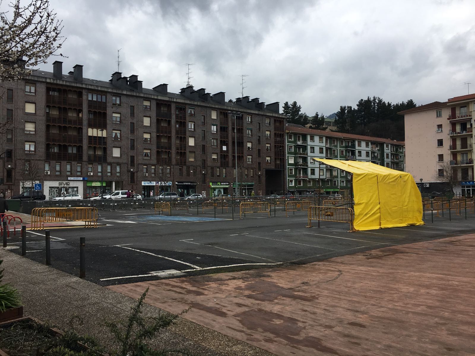 Dena prest Laudion Dolumin Barikuko azokarako